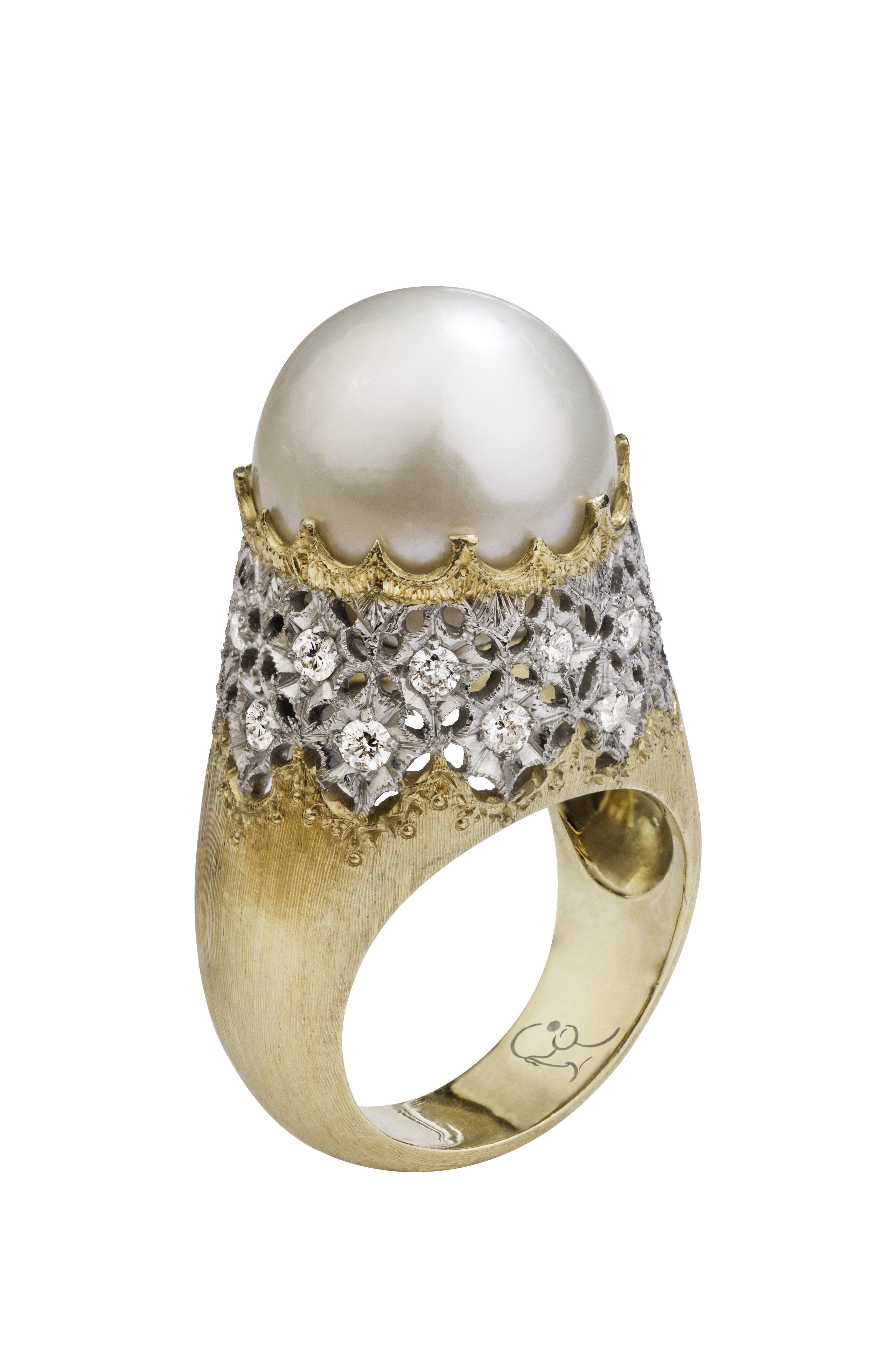 Кольцо из желтого золота с жемчугом и бриллиантами